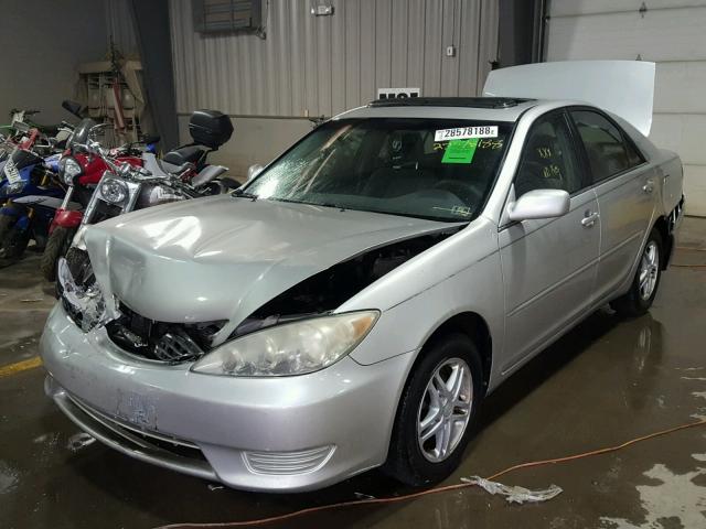 4T1BE30K65U944989 - 2005 TOYOTA CAMRY LE SILVER photo 2