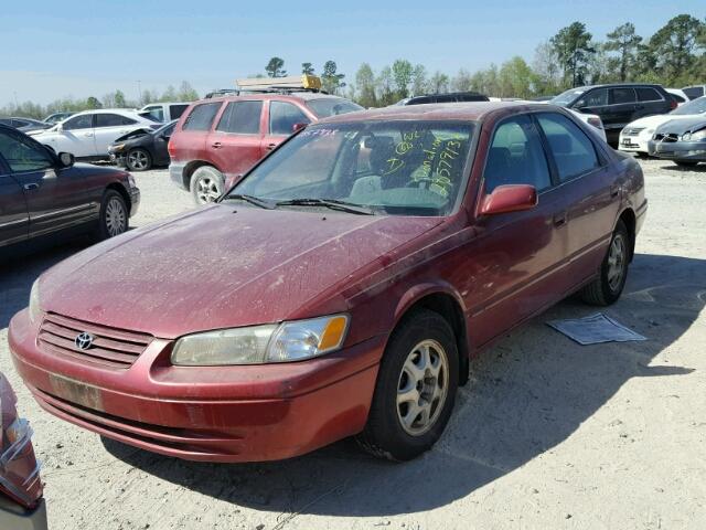 4T1BG22K5VU108494 - 1997 TOYOTA CAMRY CE RED photo 2