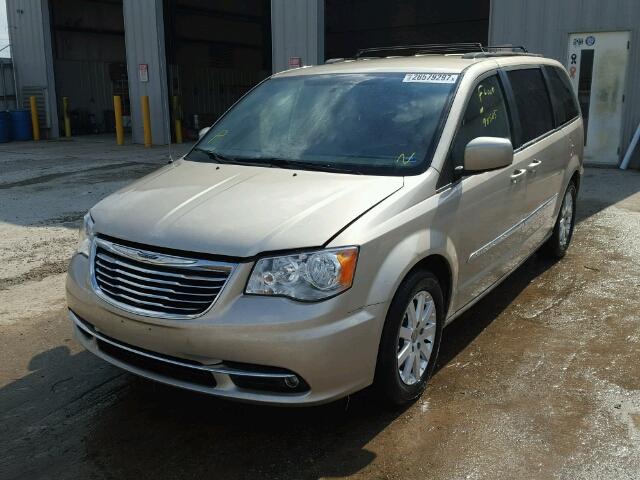 2C4RC1BG6DR564326 - 2013 CHRYSLER TOWN & COU GOLD photo 2