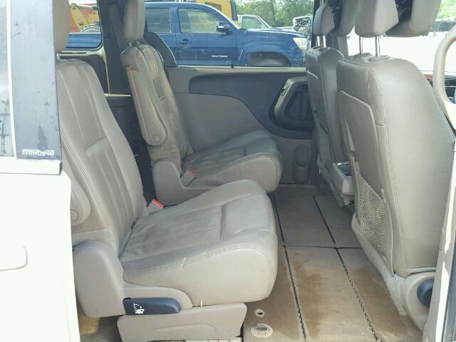 2C4RC1BG6DR564326 - 2013 CHRYSLER TOWN & COU 金色 照片 6