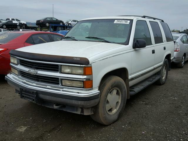 1GNEK13R1XJ378615 - 1999 CHEVROLET TAHOE K150 WHITE photo 2