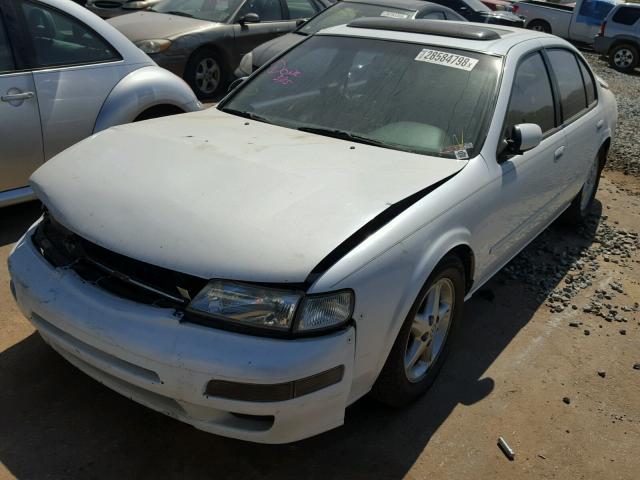 JN1CA21D4VT812448 - 1997 NISSAN MAXIMA GLE WHITE photo 2