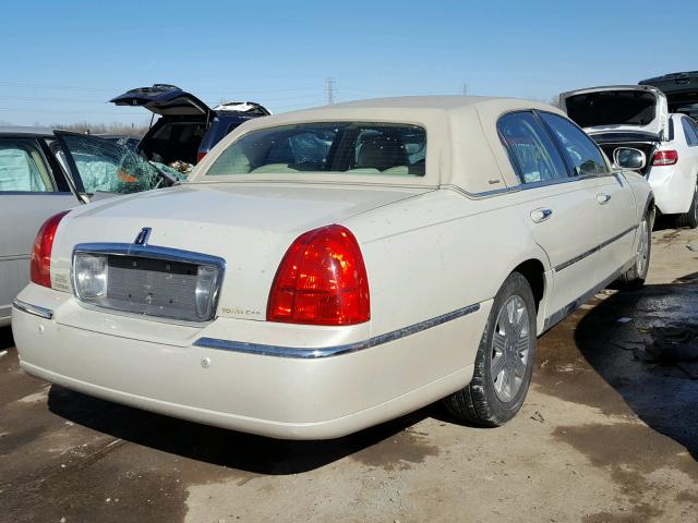 1LNHM83W14Y655793 - 2004 LINCOLN TOWN CAR U WHITE photo 4