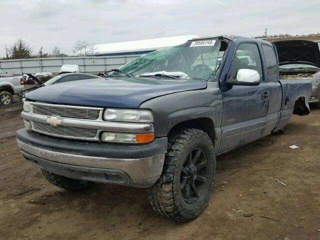 2GCEC19VX11314505 - 2001 CHEVROLET SILVERADO BLUE photo 2