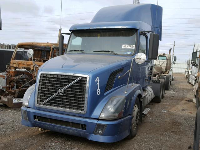 4V4NC9TG3AN286980 - 2010 VOLVO VN VNL BLUE photo 2