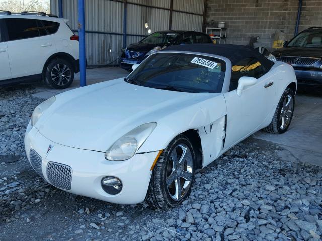 1G2MB35B57Y113272 - 2007 PONTIAC SOLSTICE WHITE photo 2