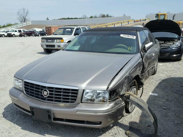 1G6KF5492WU727481 - 1998 CADILLAC DEVILLE CO SILVER photo 2