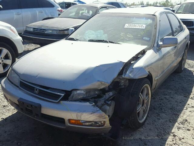 1HGCD5698TA220779 - 1996 HONDA ACCORD VAL SILVER photo 2