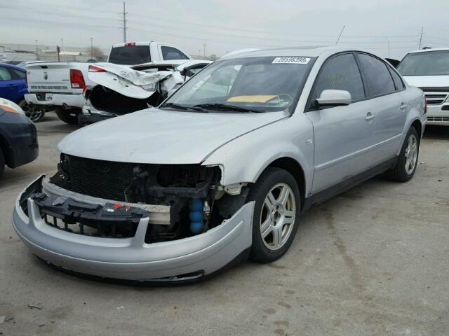 WVWEH63B71E004629 - 2001 VOLKSWAGEN PASSAT GLX GRAY photo 2