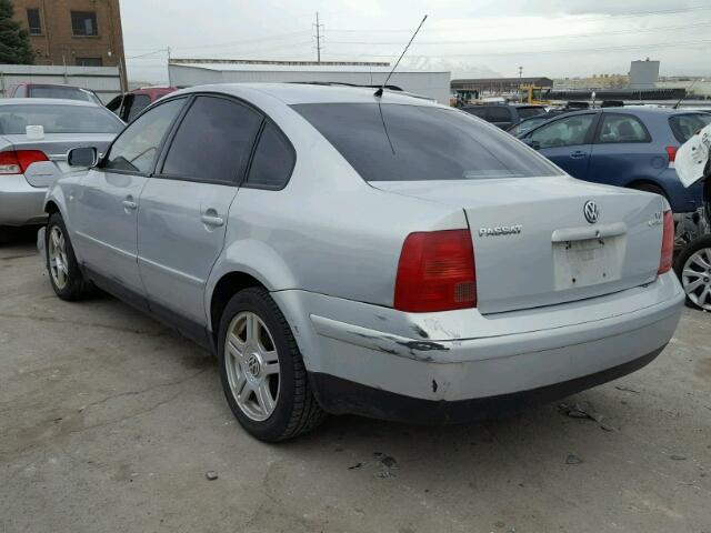 WVWEH63B71E004629 - 2001 VOLKSWAGEN PASSAT GLX GRAY photo 3