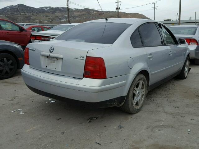 WVWEH63B71E004629 - 2001 VOLKSWAGEN PASSAT GLX GRAY photo 4