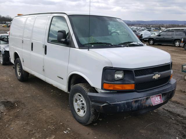 1GCGG25UX51220345 - 2005 CHEVROLET EXPRESS G2 WHITE photo 1