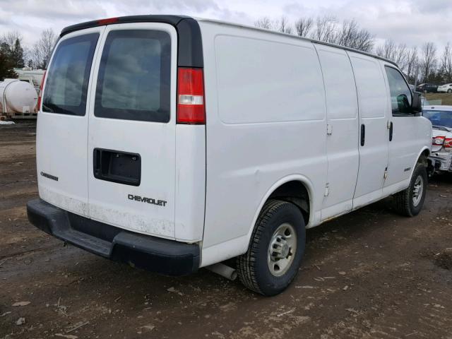 1GCGG25UX51220345 - 2005 CHEVROLET EXPRESS G2 WHITE photo 4