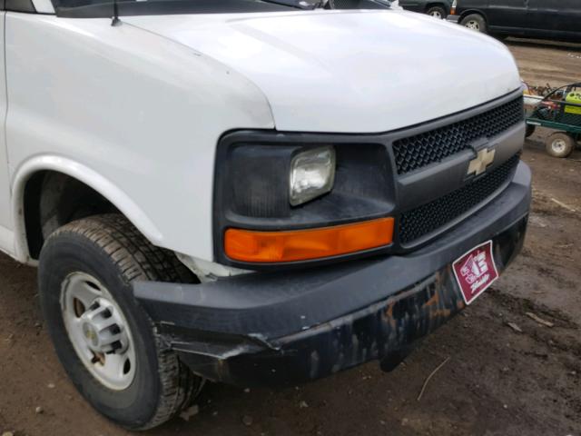 1GCGG25UX51220345 - 2005 CHEVROLET EXPRESS G2 WHITE photo 9