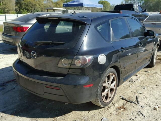 JM1BK343781112924 - 2008 MAZDA 3 HATCHBAC BLACK photo 4