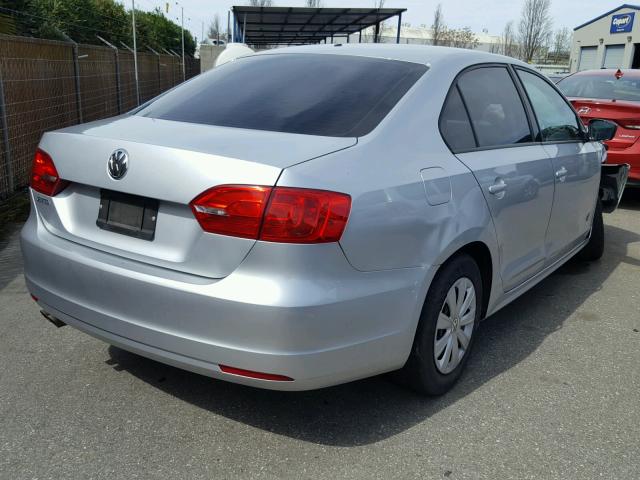 3VW2K7AJ9DM309940 - 2013 VOLKSWAGEN JETTA BASE ვერცხლისფერი ფოტო 4
