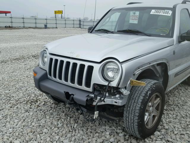 1J4GL48K84W145710 - 2004 JEEP LIBERTY SP SILVER photo 9