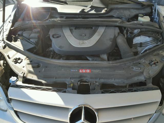 4JGCB65E96A007509 - 2006 MERCEDES-BENZ R 350 BLUE photo 7