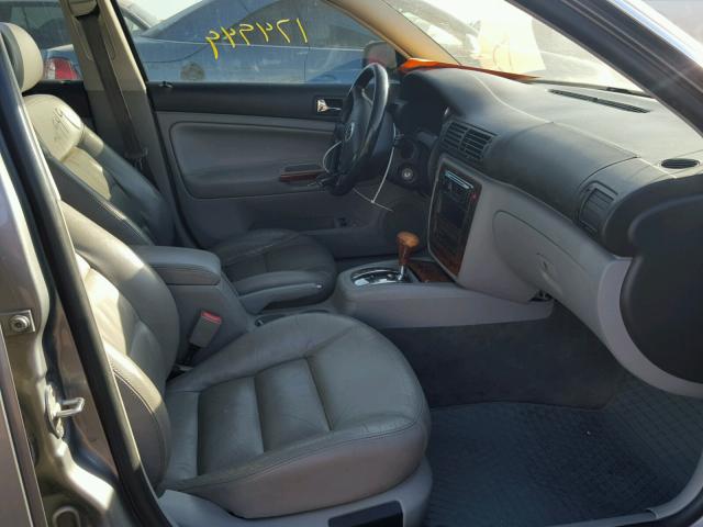 WVWTH63B91P273193 - 2001 VOLKSWAGEN PASSAT GLX 灰色 照片 5