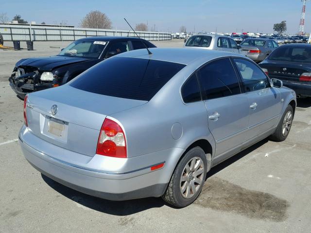 WVWPD63B32P342751 - 2002 VOLKSWAGEN PASSAT GLS SILVER photo 4