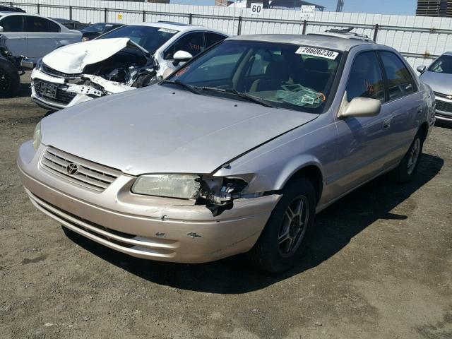 4T1BG22K4VU783219 - 1997 TOYOTA CAMRY CE TAN photo 2