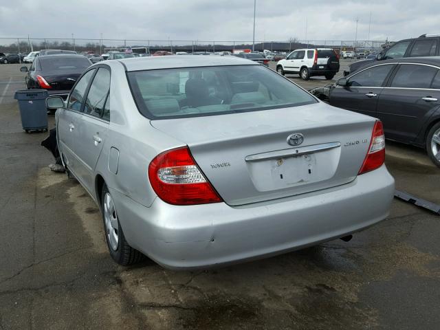 4T1BE32K42U610081 - 2002 TOYOTA CAMRY LE SILVER photo 3