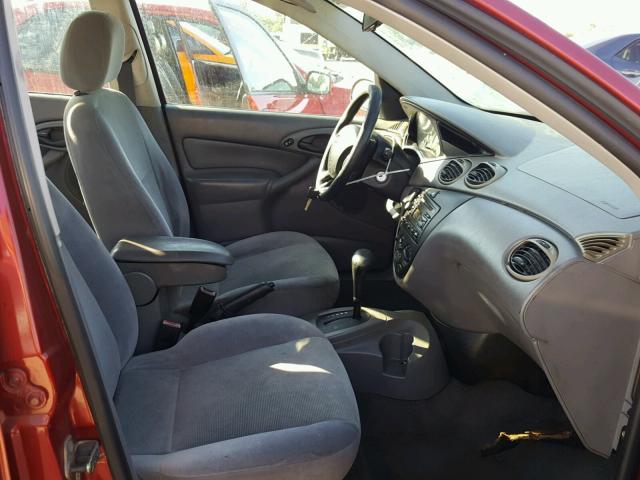 1FAFP34P02W122751 - 2002 FORD FOCUS SE RED photo 5