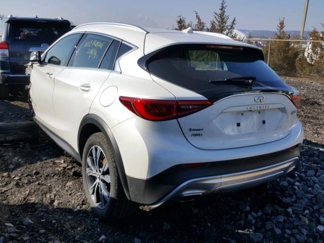 SJKCH5CR7HA017748 - 2017 INFINITI QX30 BASE WHITE photo 3