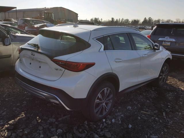 SJKCH5CR7HA017748 - 2017 INFINITI QX30 BASE WHITE photo 4