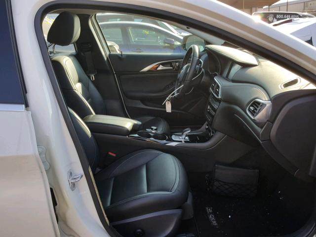 SJKCH5CR7HA017748 - 2017 INFINITI QX30 BASE WHITE photo 5