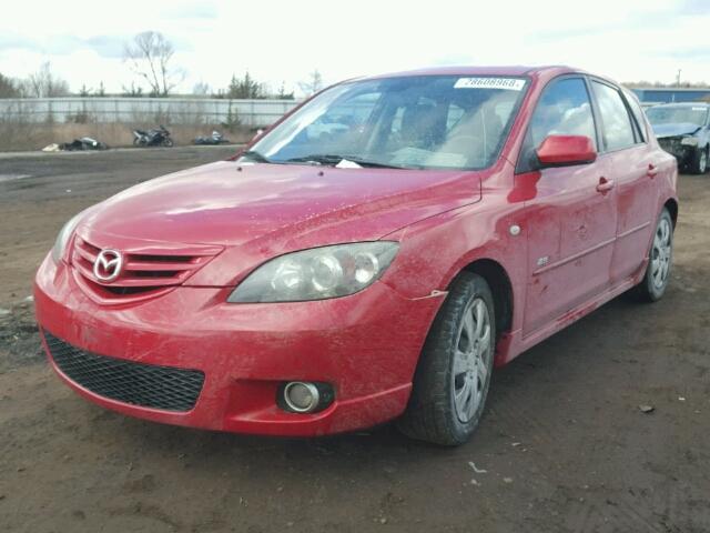 JM1BK343061405917 - 2006 MAZDA 3 HATCHBAC RED photo 2