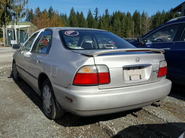 1HGCD5637TA285778 - 1996 HONDA ACCORD LX TAN photo 3