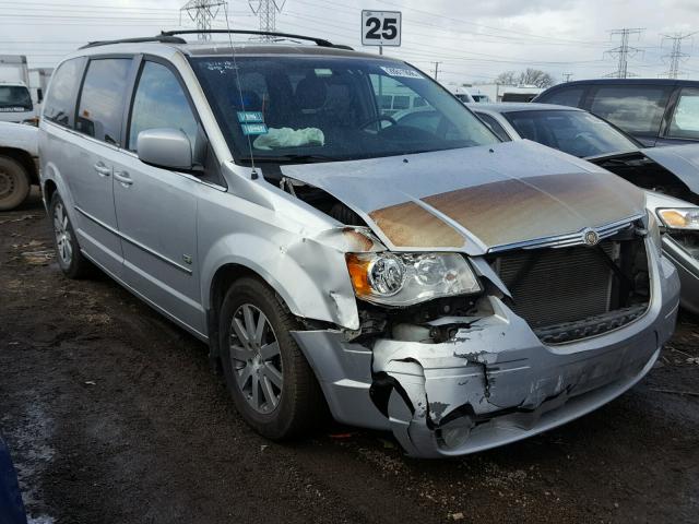 2A8HR54149R647117 - 2009 CHRYSLER TOWN & COU SILVER photo 1