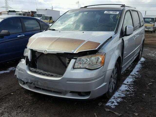 2A8HR54149R647117 - 2009 CHRYSLER TOWN & COU SILVER photo 2