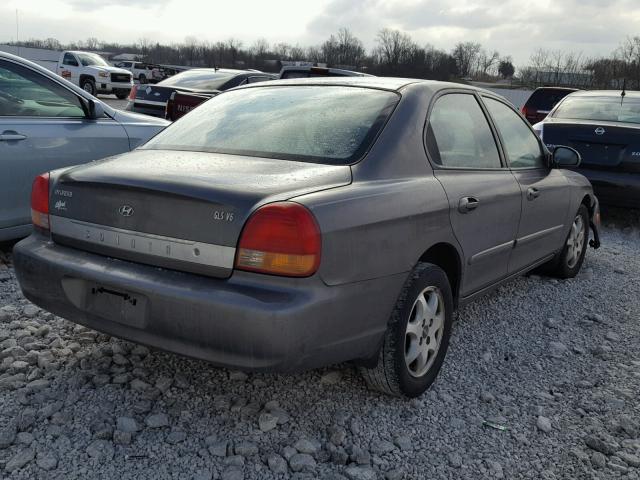 KMHWF35V11A365972 - 2001 HYUNDAI SONATA GLS GRAY photo 4