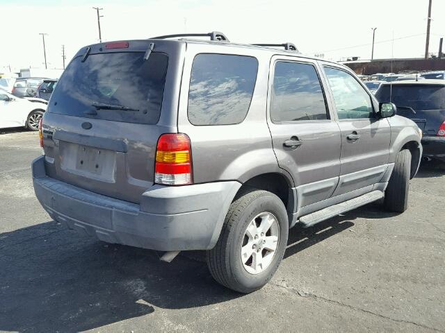 1FMYU03135KA07141 - 2005 FORD ESCAPE XLT GRAY photo 4