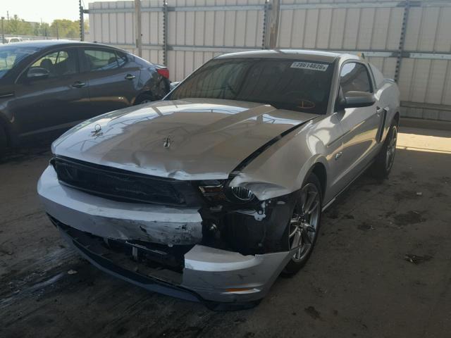 1ZVBP8CFXC5215604 - 2012 FORD MUSTANG GT SILVER photo 2