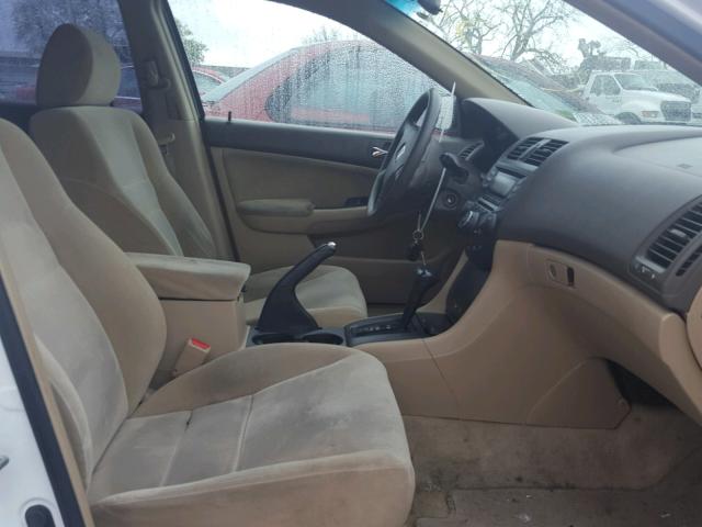 1HGCM56405A124975 - 2005 HONDA ACCORD LX WHITE photo 5