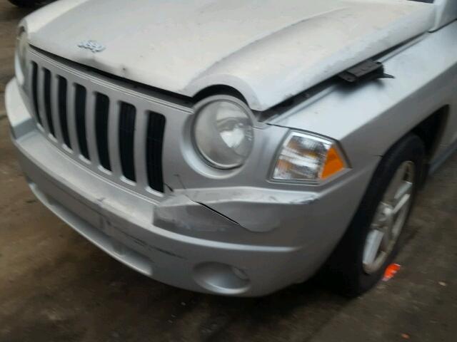 1J8FF47W77D142478 - 2007 JEEP COMPASS SILVER photo 9