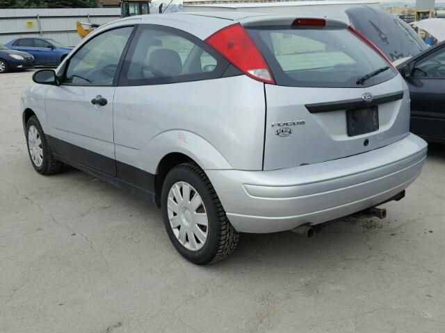 3FAFP31NX5R136490 - 2005 FORD FOCUS ZX3 SILVER photo 3