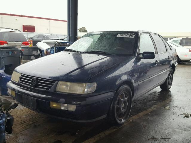 WVWEE83A1VB004872 - 1997 VOLKSWAGEN PASSAT GLX BLUE photo 2