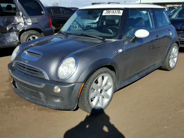 WMWRE33474TD88194 - 2004 MINI COOPER S GRAY photo 2