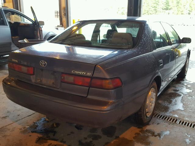 4T1BG22K9WU307050 - 1998 TOYOTA CAMRY CE GRAY photo 4