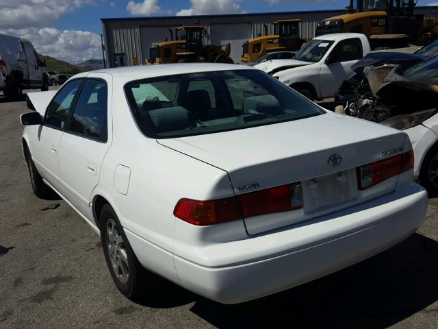 JT2BG22K6Y0389570 - 2000 TOYOTA CAMRY CE WHITE photo 3