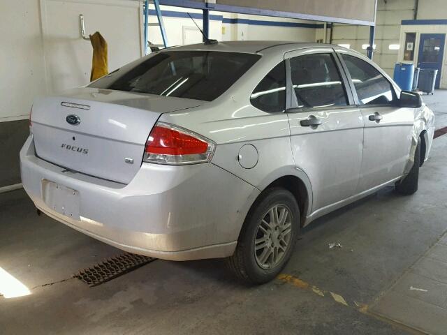 1FAHP35N98W189671 - 2008 FORD FOCUS SE GRAY photo 4