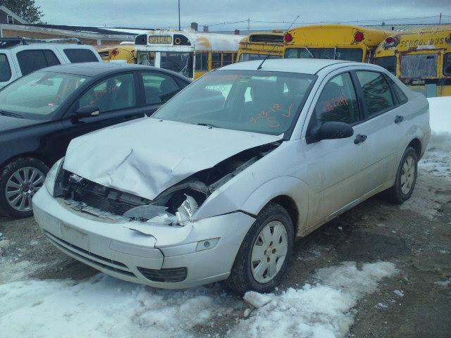 1FAFP34N07W179246 - 2007 FORD FOCUS ZX4 SILVER photo 2