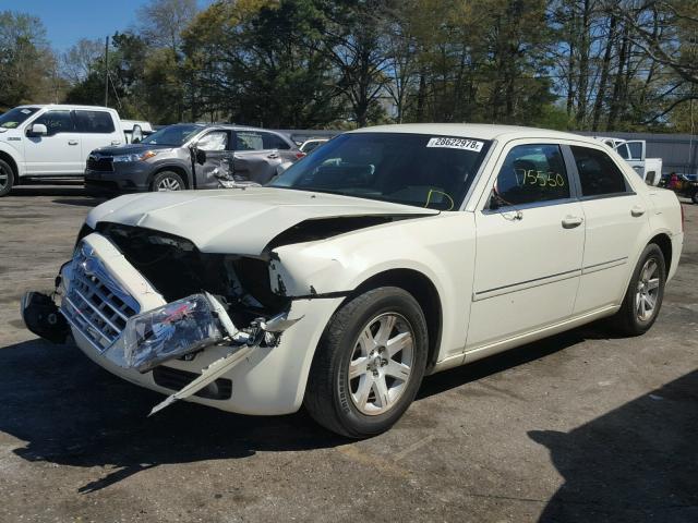 2C3KA53G76H527733 - 2006 CHRYSLER 300 TOURIN CREAM photo 2