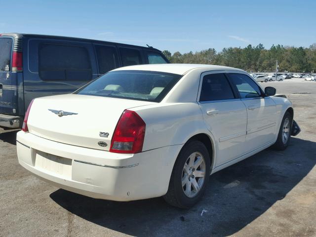 2C3KA53G76H527733 - 2006 CHRYSLER 300 TOURIN CREAM photo 4