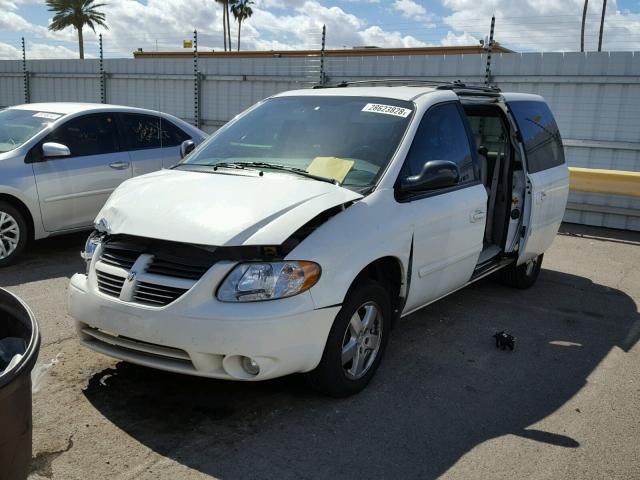 2D8GP44LX5R216703 - 2005 DODGE GRAND CARA WHITE photo 2