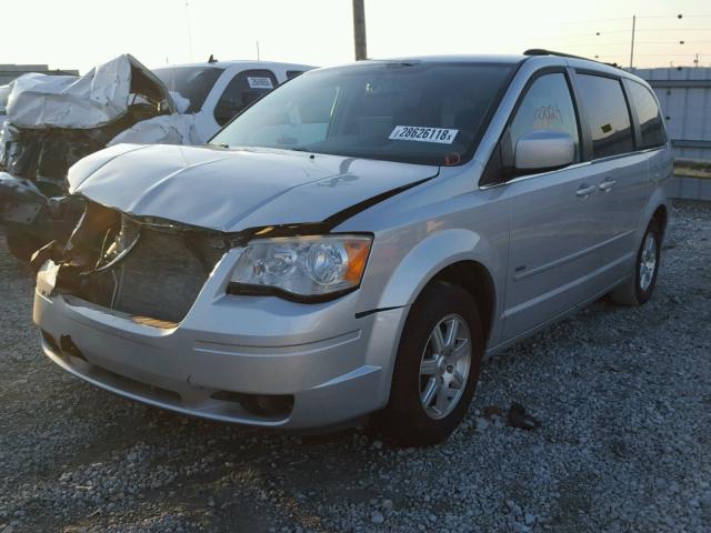 2A8HR54P08R792383 - 2008 CHRYSLER TOWN & COU SILVER photo 2